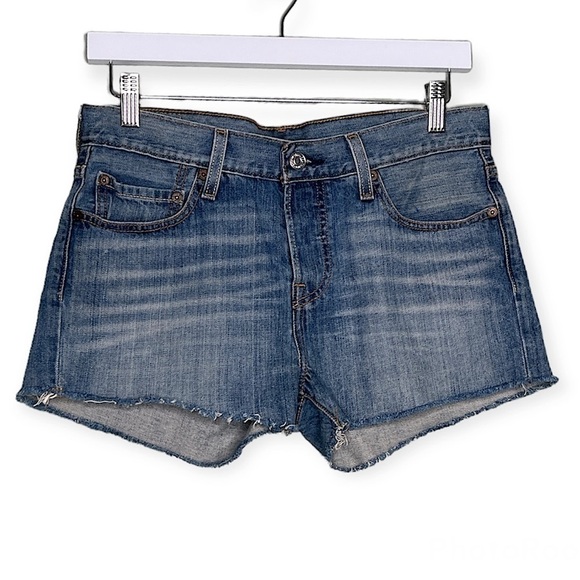Levi’s Women’s Denim‎ Jean Cut Off Button Fly Shorts Medium Wash Blue 26 - Picture 1 of 9